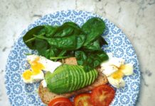 겨울에 필수로 먹어야 할 영양소 cooked food with vegetables served on plate