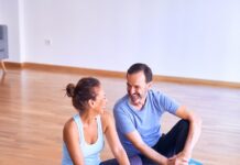 하루가 달라지는 필라테스로 시작하는 아침 man in white tank top and gray pants sitting on blue yoga mat