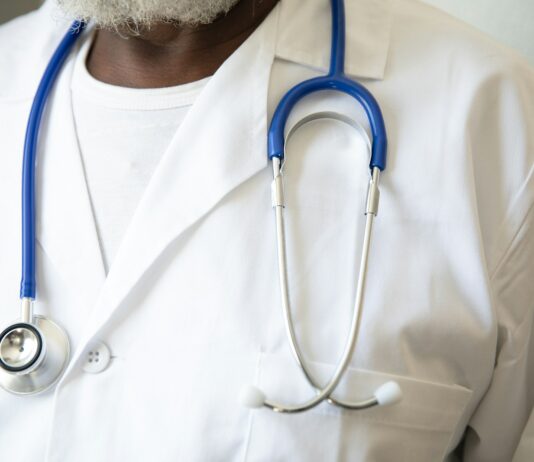 여성 건강관리, 삶의 질을 높이는 첫걸음 a person wearing a white shirt