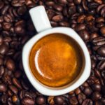 가슴 두근거림, 단순 스트레스일까? 돌연사 신호 ‘부정맥’의 경고 mug of coffee